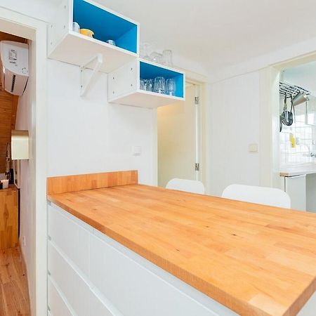 Attic Apartment With Balcony In Bairro Alto Lisbon Luaran gambar