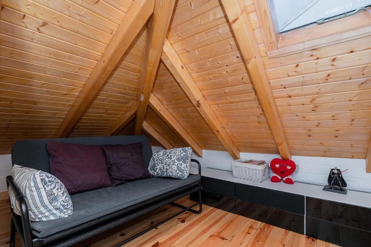Attic Apartment With Balcony In Bairro Alto Lisbon Luaran gambar
